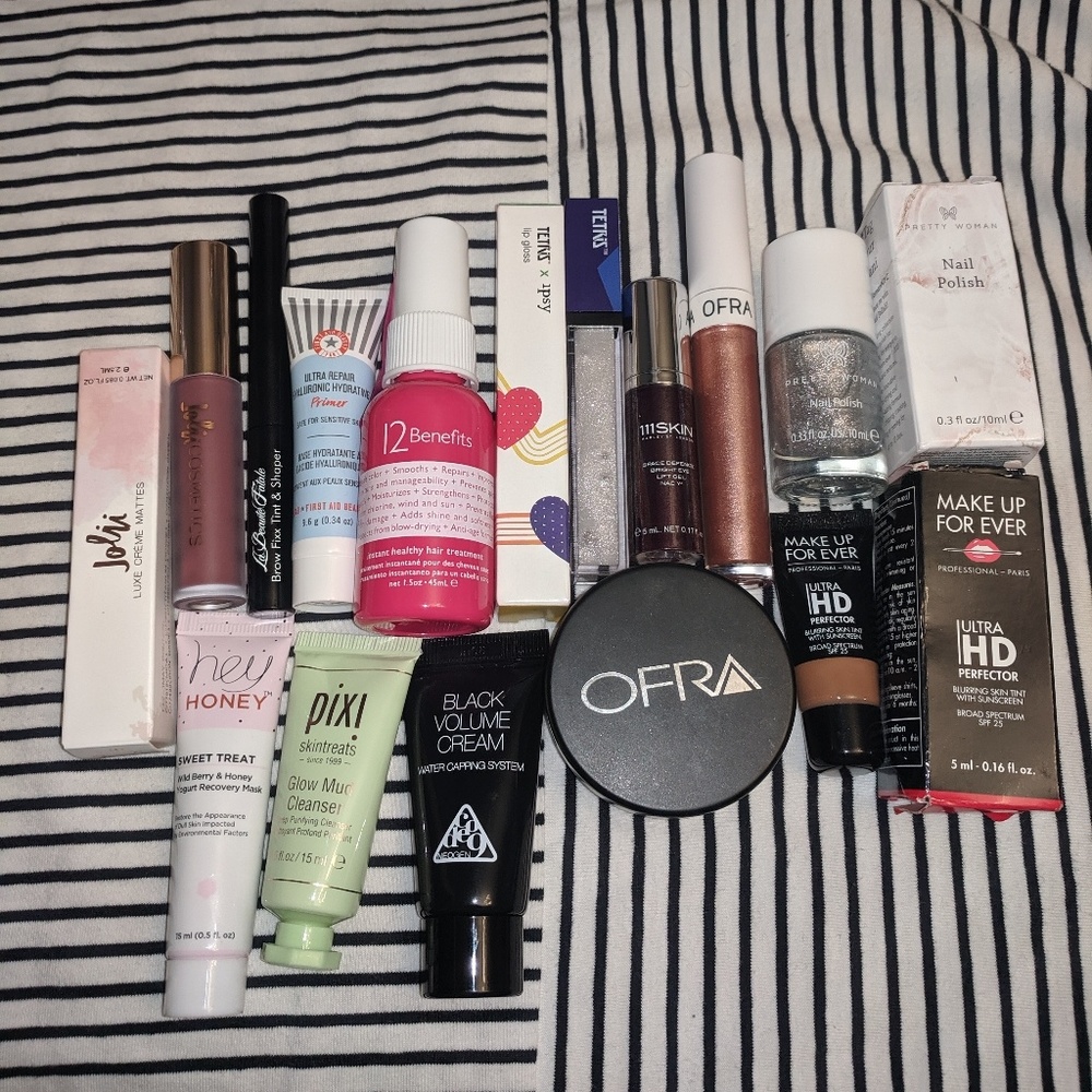 Cosmetics Bundle - Picture 1 of 5